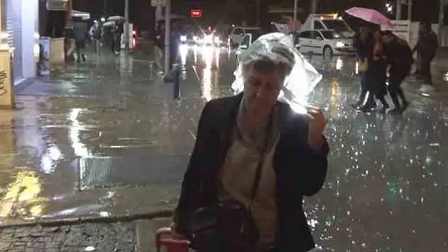 Sağanak yağış İzmir’i olumsuz etkiledi