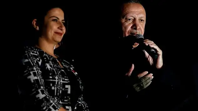 Saliha Özçınar'dan Seçim Kutlaması