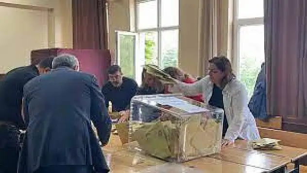 Sandıklar Yalova’da açılmaya başladı