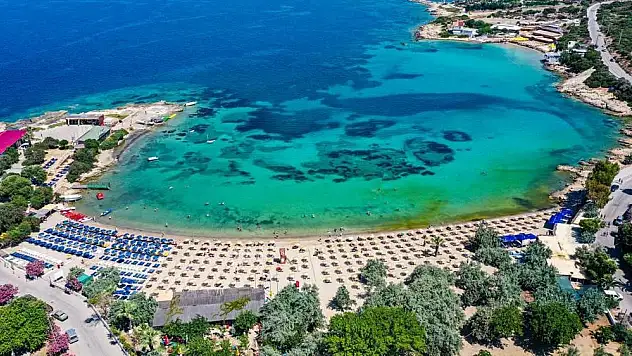 Seferihisar'da plajlara mavi bayraklar asıldı