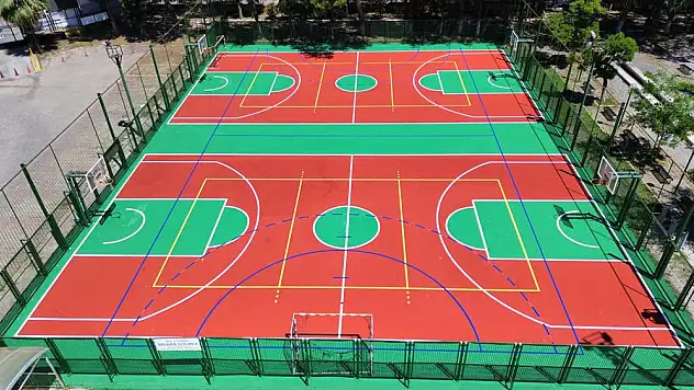 Spor sahalarına renk geldi