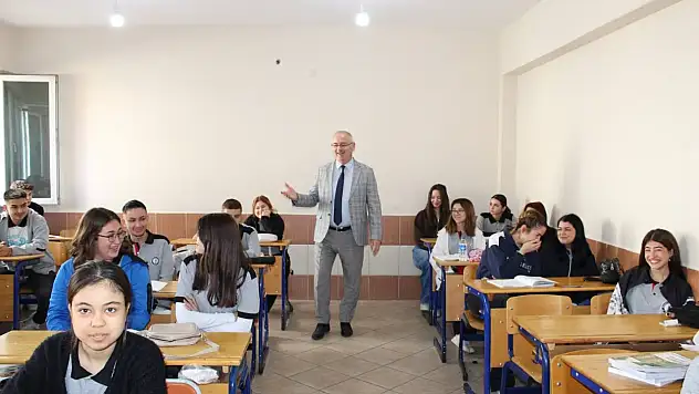 Sunullah Desticioğlu, Mesleki Eğitim Merkezinde Öğrencilerle Bir Aradaydı