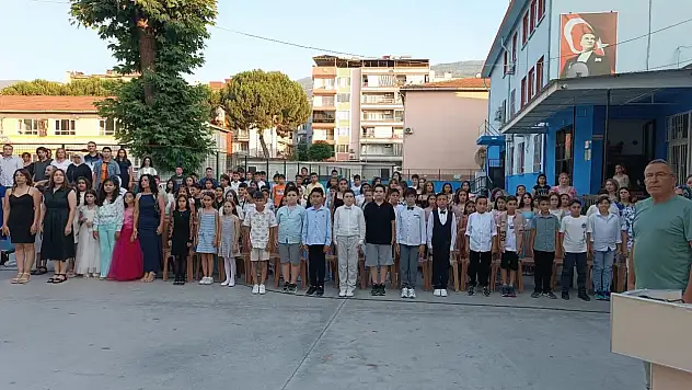 Tire 4 Eylül İlkokulu'nda Coşkulu Mezuniyet Töreni