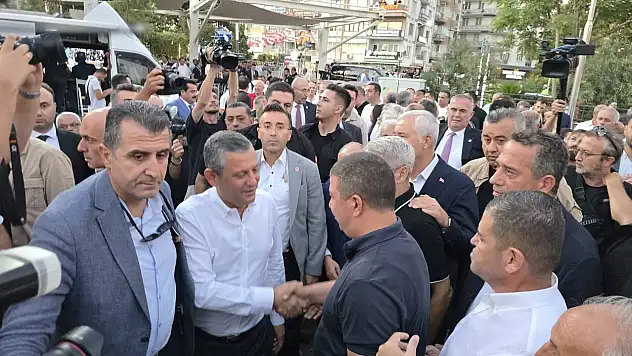 TİRE BELEDİYE BAŞKANI HAYATİ OKUROĞLU, ÖZGÜR ÖZEL'İN AYDIN MİTİNGİNDE