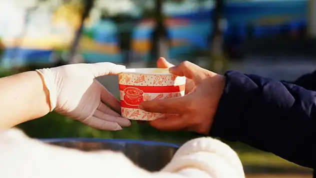 TİRE BELEDİYESİ'NDEN ÖĞRENCİLERE SICAK ÇORBA DESTEĞİ