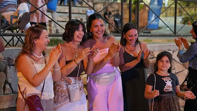 Tire Belediyesi Tarihi Armoni Bandosu, Gölet Şenlik Alanı'nda Coşkuyu Zirveye Taşıdı