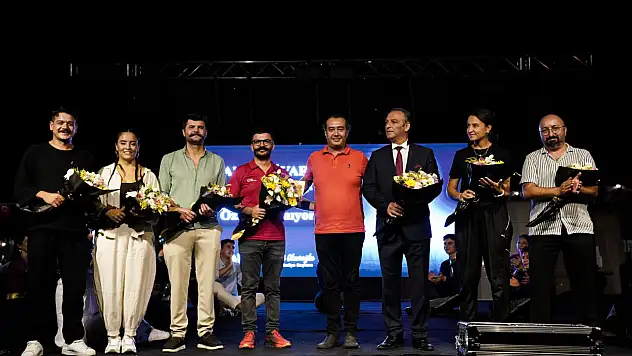 Tire'de Halk Oyunları ve Dansların Buluşması Coşkusu