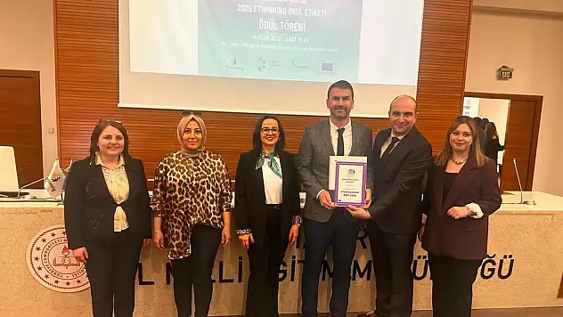 TİRE'DE İKİ OKULA AVRUPA'DAN PRESTİJLİ ETİKET