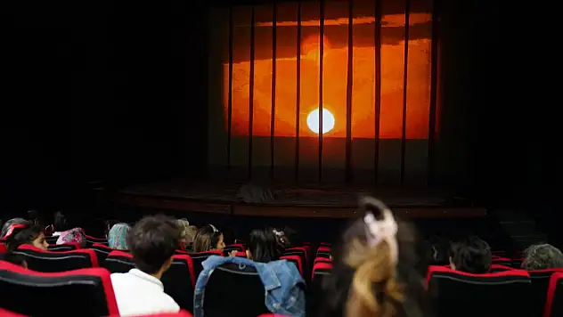 Tire'de 'Kurtuluşun Kadınları' Tiyatro Gösterisi Sahnelendi