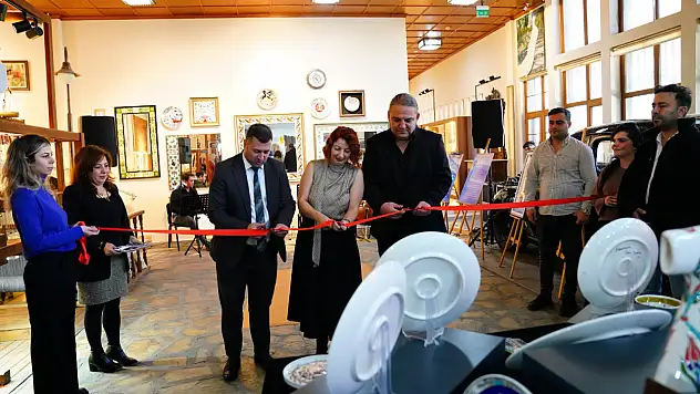 Tire Kent Müzesi'nde rengârenk çini şöleni