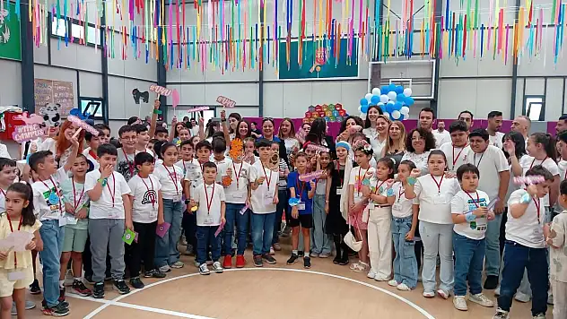 Tire Uğur Okulları'nda U4U, STEM ve ErkenSTEM Fuarları Büyük İlgi Gördü