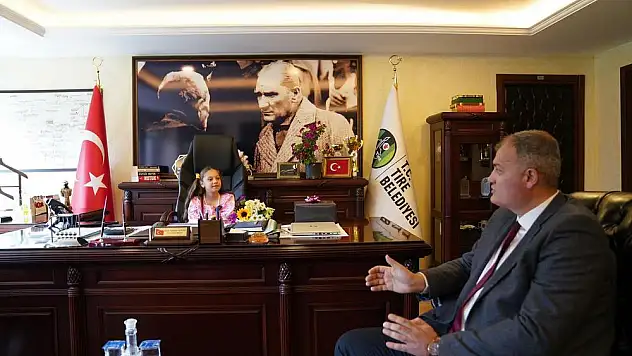 Tire'de Başkan Duran'ın koltuğuna çocuklar geçti