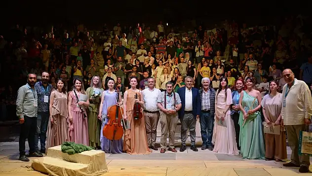 Torbalı Belediyesi'nin düzenlediği 'Metropolis Tiyatro Festivali'ne ödül