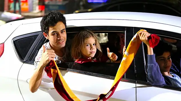 Türkiye’de Galatasaray’ın şampiyonluğu kutlanıyor!