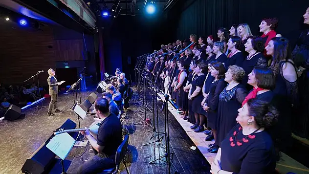 Türküler, depremde yaşamını yitirenler anısına seslendirildi
