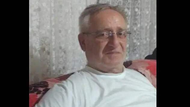 Tutukluk yapan silahla kendini vurdu