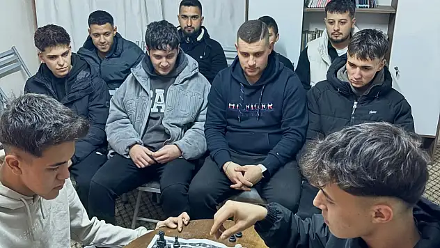 ÜLKÜ OCAKLARI BEYDAĞ'DAN GENÇLERE SATRANÇ ETKİNLİĞİ