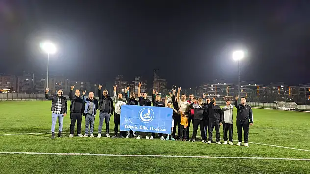 Ülkü Ocakları Ödemiş İlçe Başkanlığı'ndan 'Ülkücülük Nedir?' Semineri ve Halı Saha Etkinliği