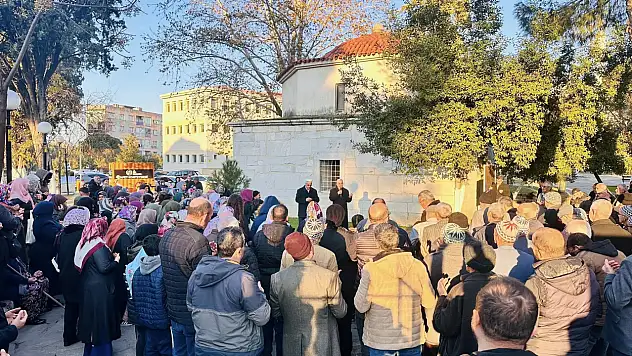 UMRECİLER TİRE'DEN DUALARLA UĞURLANDI