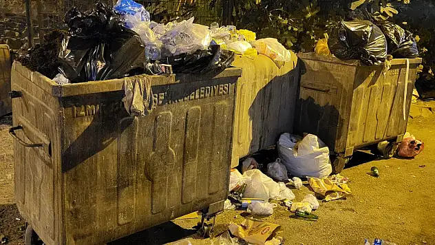 Umurbey Mahallesi'nden Yetkililere Çağrı: Kayalı Sokak Kokuya Boğuldu