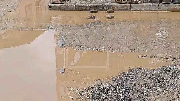 Umurbey Mahallesi Sular Altında: 'İşyerimize Sal İle Giriyoruz!'