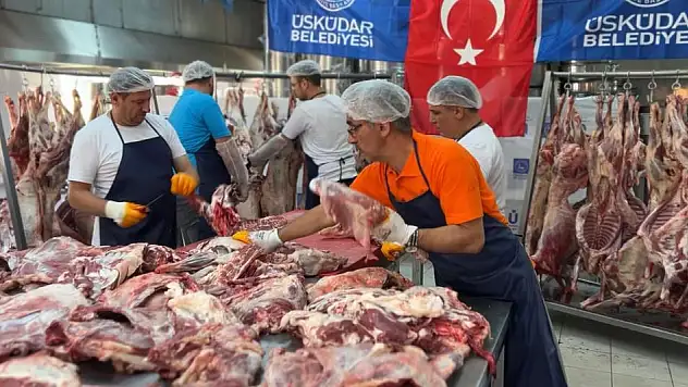 Üsküdar’da çok sayıda aileye kurban eti dağıtıldı
