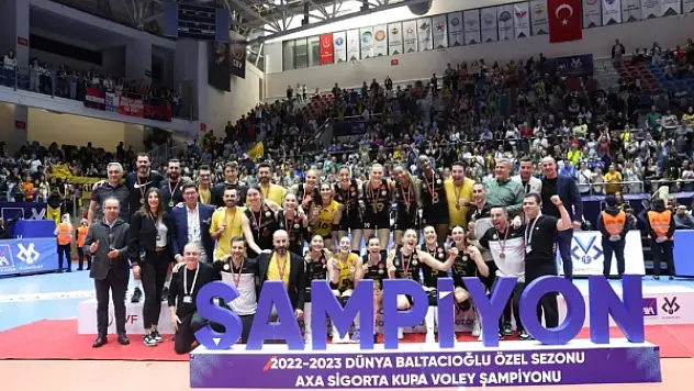 VakıfBank, Kadınlar AXA Sigorta Kupa Voley’de kupayı kaptı