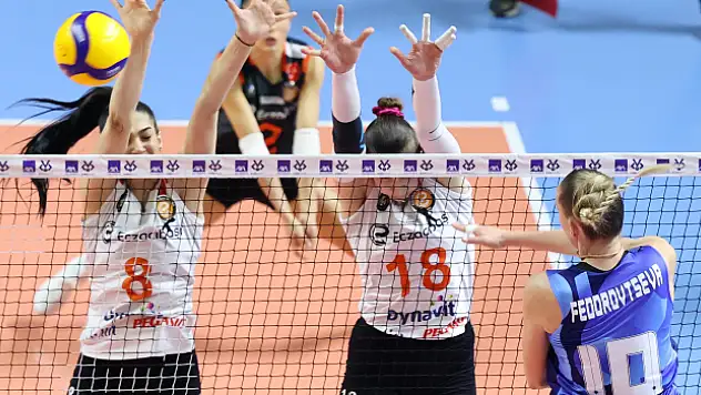 Voleybol Sultanlar Ligi’nde play-off final serisi başladı!