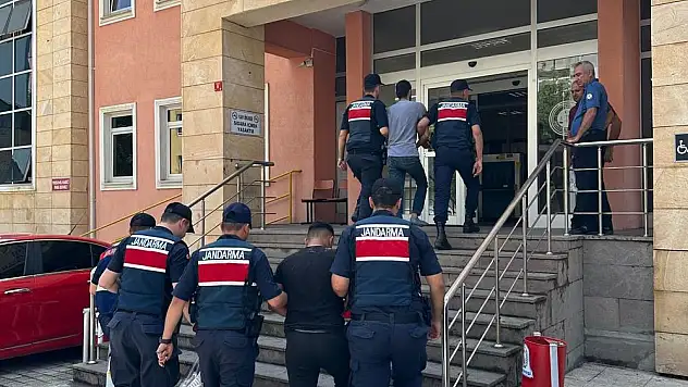 Yeraltı elektrik kablosunu çalan 2 hırsız tutuklandı