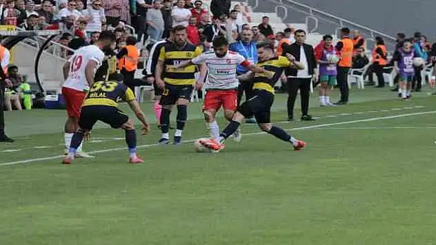 Yıldız futbolcu sahalara geri dönüyor