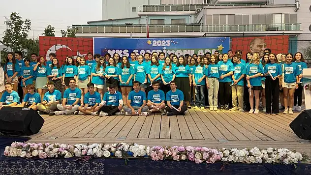 YKS'de derece yapan öğrencilere ödül verildi