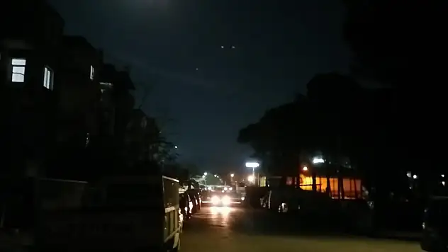 ZAFER MAHALLESİ'NDE BİR HAFTADIR KARANLIK HAKİM! VATANDAŞLAR TEPKİLİ