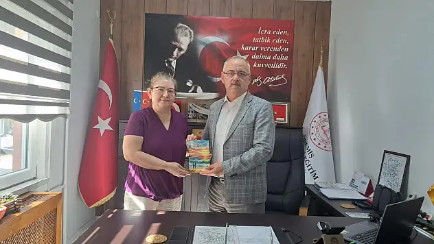 'Zamanın Gölgesinde' Kitabıyla Edebiyata Katkı: Berna Derin'den Anlamlı Ziyaret