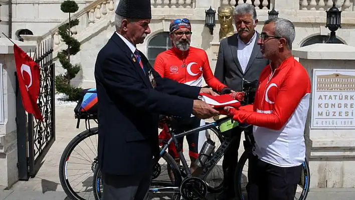 18 yıldır şehitler için pedal çeviriyor, bu kez bin 200 km yol kat edecek