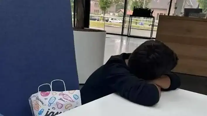 5 yaşındaki Türk çocuk, Hollanda’da tek başına bulundu!