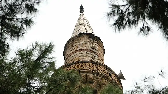 500 yıllık cami tehlike saçıyor