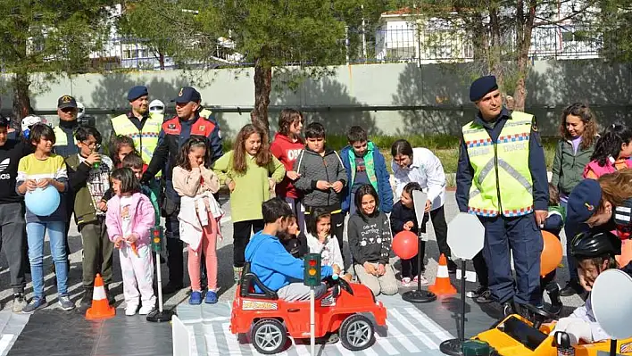 Afetzede Çocuklara Trafik Eğitimi