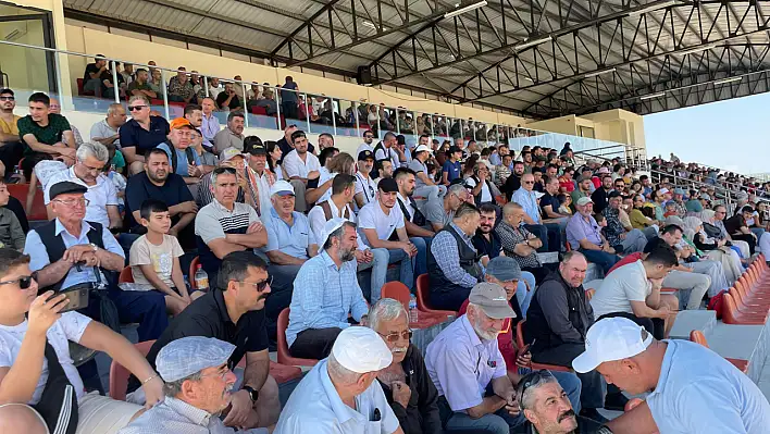 Afyonkarahisar'da Zafer Haftası'nda 10. Zafer Kupası Rahvan At Yarışları Düzenlendi