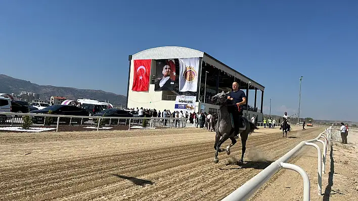 Afyonkarahisar Geleneksel Rahvan At Yarışları Nefes Kesti