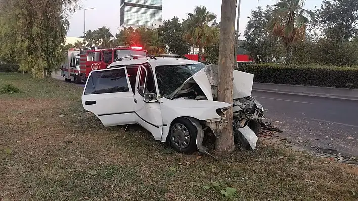 Ağaca çarpan sürücü hayatını kaybetti