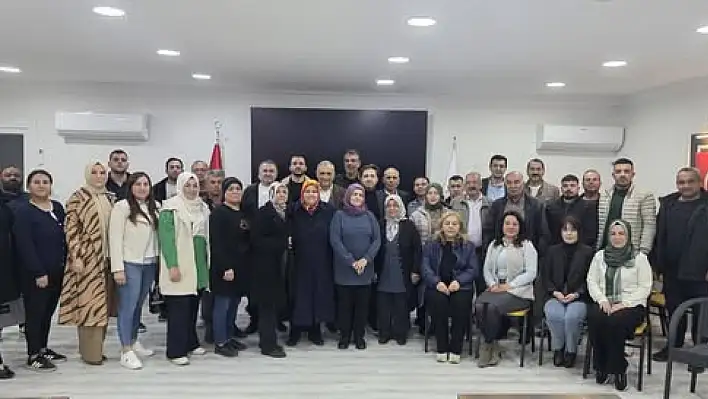 AK Parti Tire'de Mahalle Başkanları Toplantısı Gerçekleştirildi