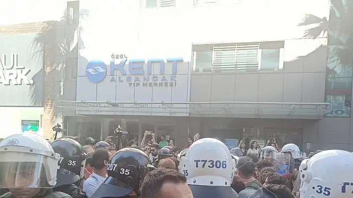Alsancak’ta ‘Onur Yürüyüşü’ne polis müdahalesi