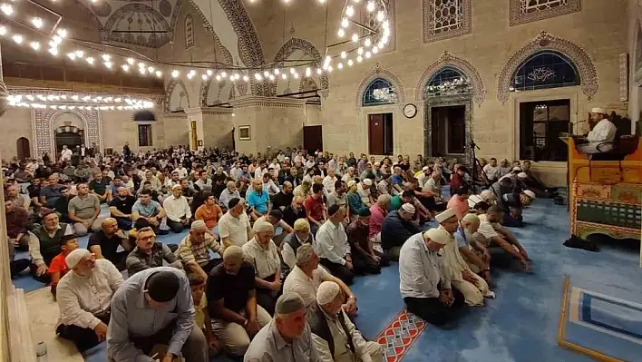 Amasya'da Sultan II. Bayezid Camii'nde Mevlid Kandili kutlandı