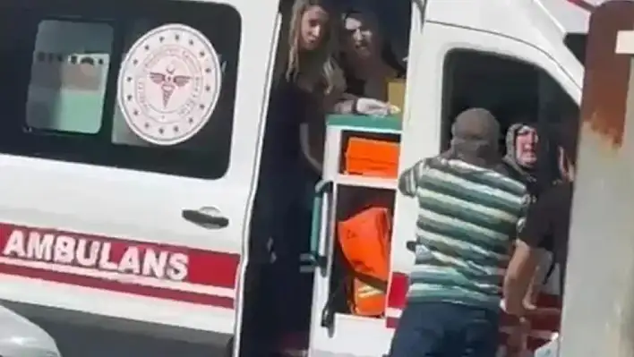 Ambulansı durdurup hasta var mı diye sordu