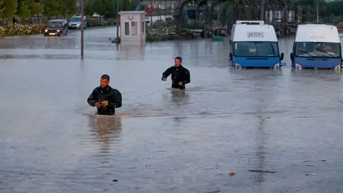 Ankara için sağanak uyarısı: Sel ve su baskınlarına karşı dikkat edilmeli