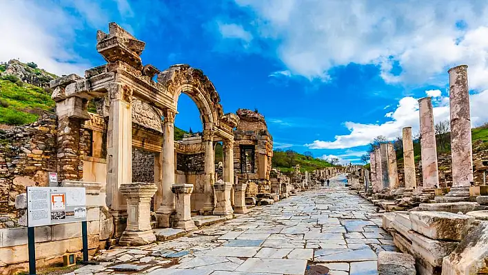 Antik Kentlerde Geçmişe Yolculuk