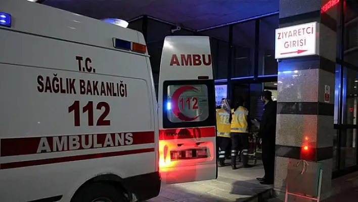 Araç dereye uçtu : 8 yaralı !