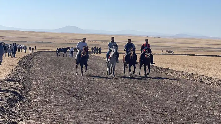 Arpaçay'da Rahvan At Şampiyonası'nda Coşku Doruktaydı