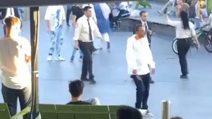 AVM’de bıçaklı saldırI