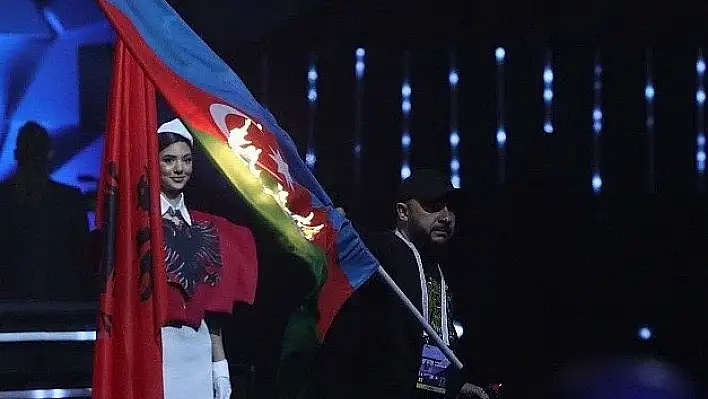 Azerbaycan bayrağına saygısızlık